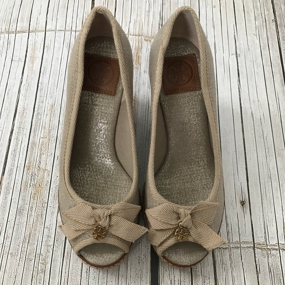 Tory Burch Wedge Beige Gold sz 5